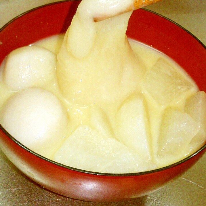 元旦限定 白味噌お雑煮 関西風 大阪風 レシピ 作り方 By りっか 楽天レシピ 元旦限定 白味噌お雑煮 関西風 大阪風 レシピ 作り方 By りっか 楽天レシピ
